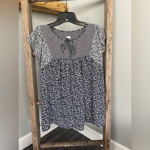Size XS Short Sleeve Gap Swing Top